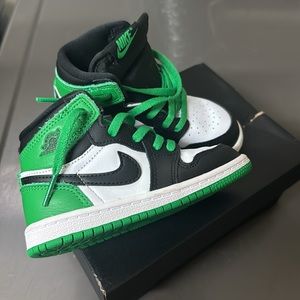 Gently worn toddler Air Jordan 1 Retro High
